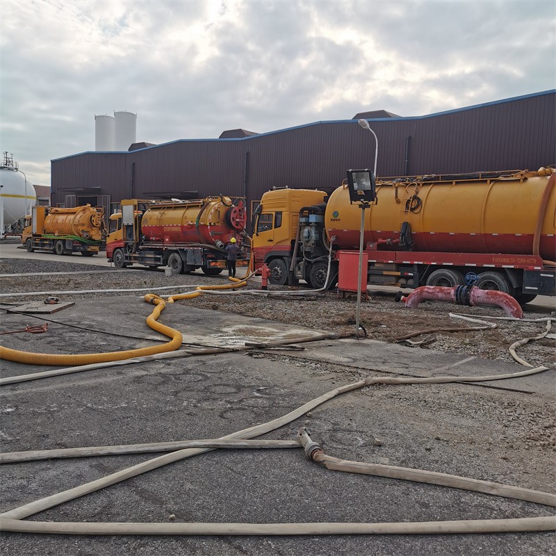 承留镇污水池清理