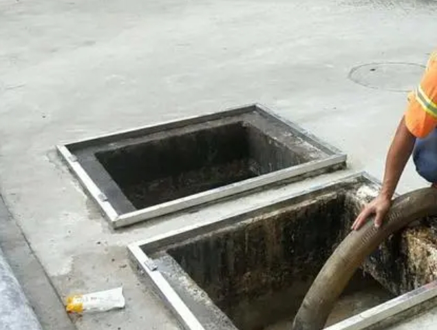 承留镇化粪池清理