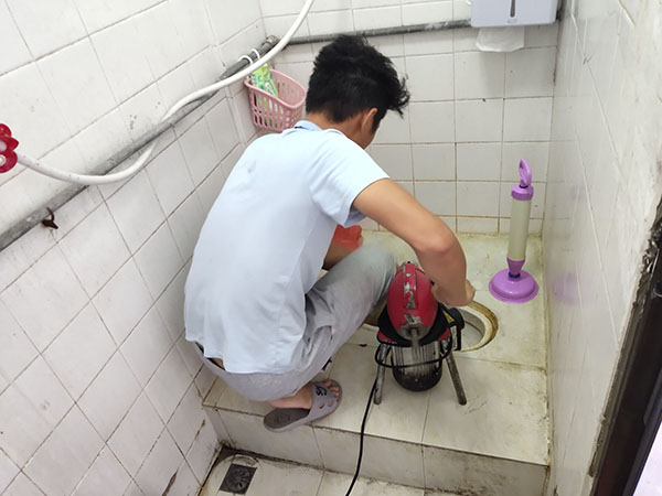 承留镇肥皂掉到马桶里把马桶堵住了怎么办？马桶堵住了怎么办